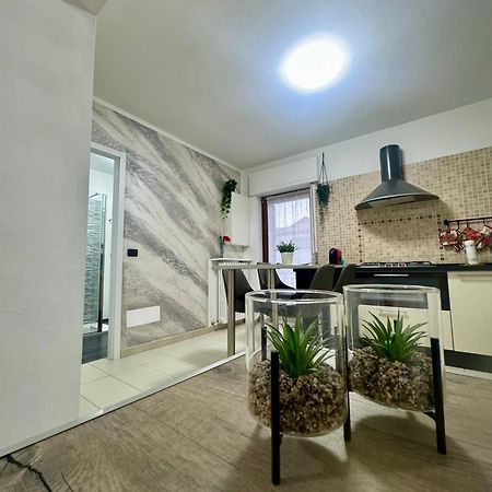 Casa Alessio - Elegante Appartamento Nel Cuore Di Cesano Maderno Zewnętrze zdjęcie
