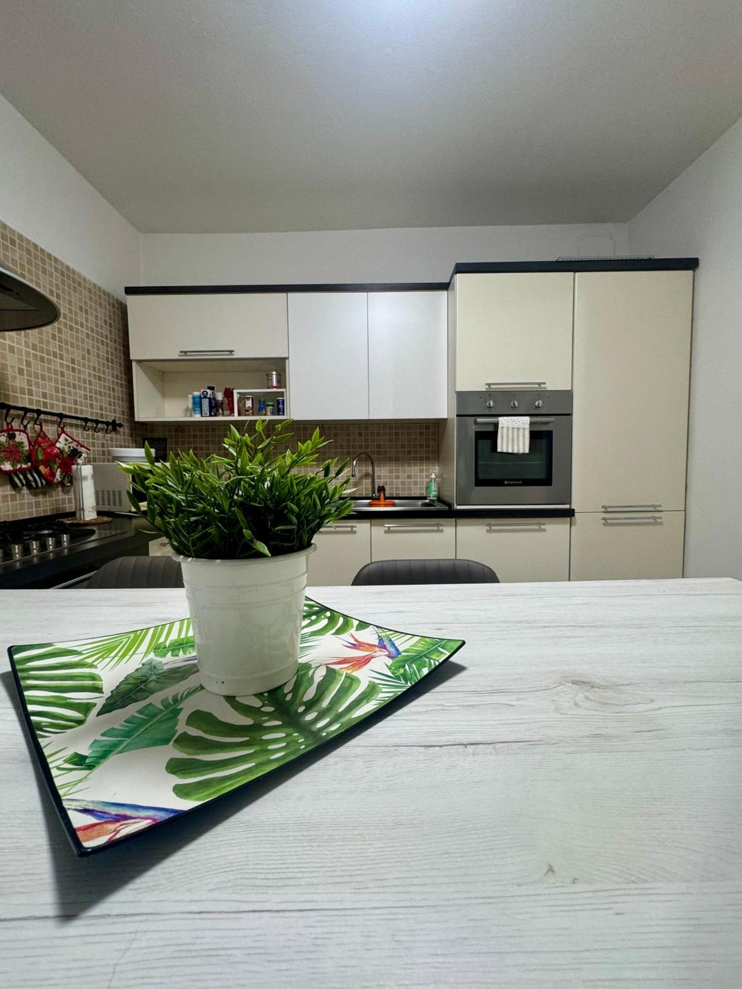 Casa Alessio - Elegante Appartamento Nel Cuore Di Cesano Maderno Zewnętrze zdjęcie