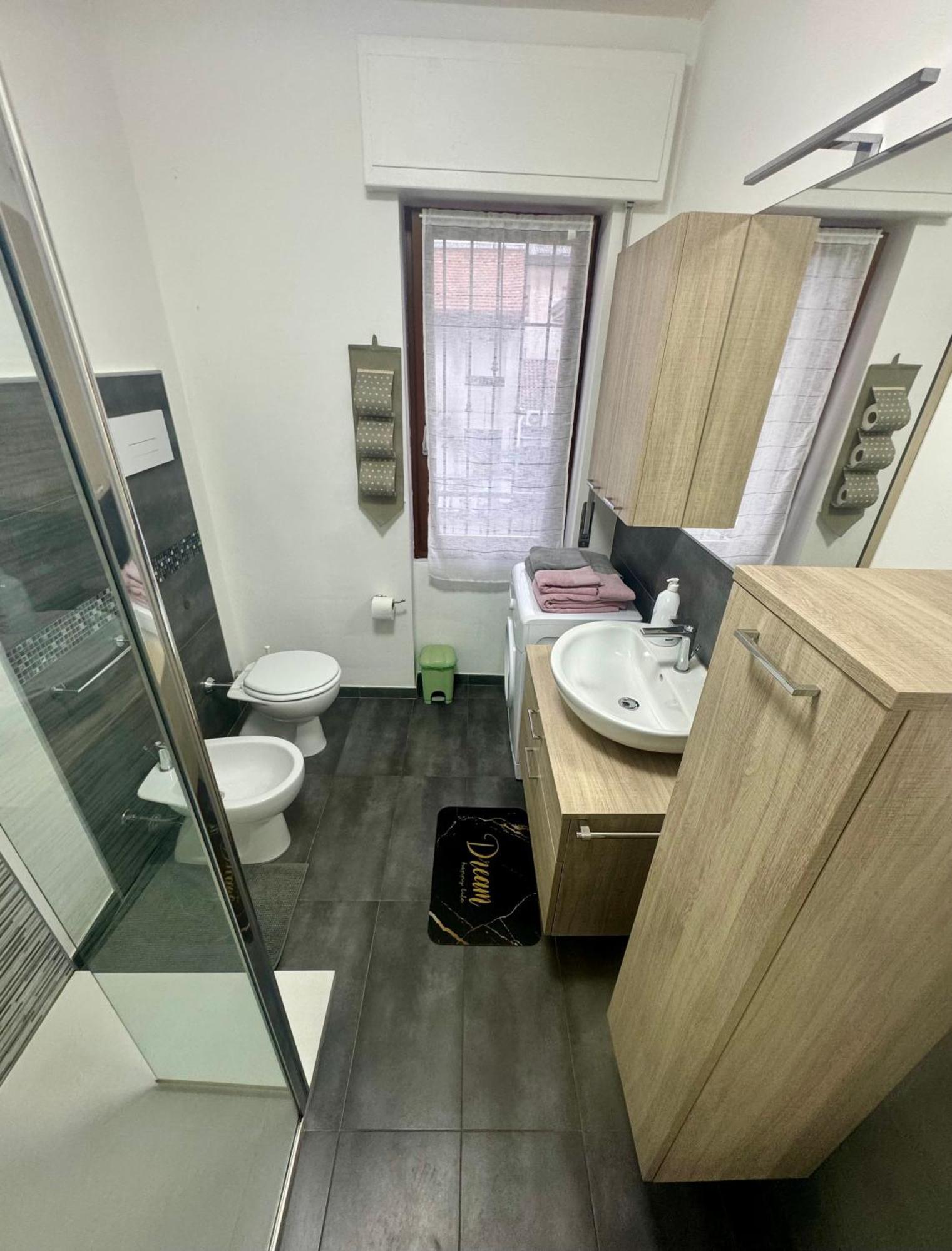 Casa Alessio - Elegante Appartamento Nel Cuore Di Cesano Maderno Zewnętrze zdjęcie