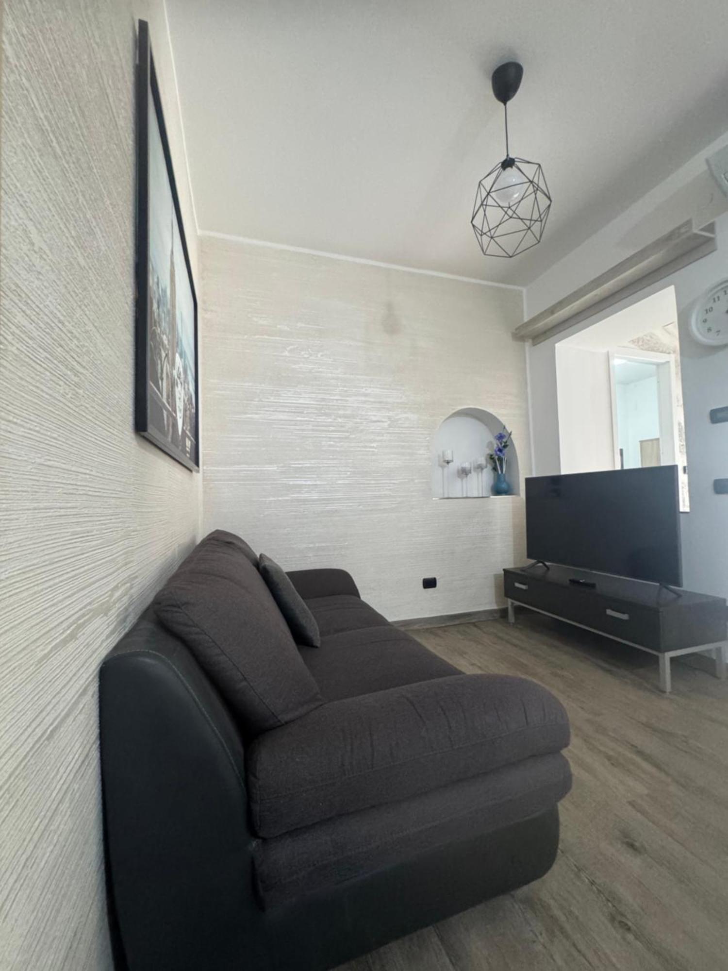 Casa Alessio - Elegante Appartamento Nel Cuore Di Cesano Maderno Zewnętrze zdjęcie
